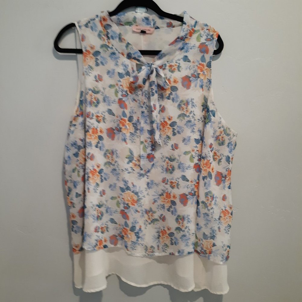 East Adeline Floral Sleevless Blouse with Tie in Front Size 2X